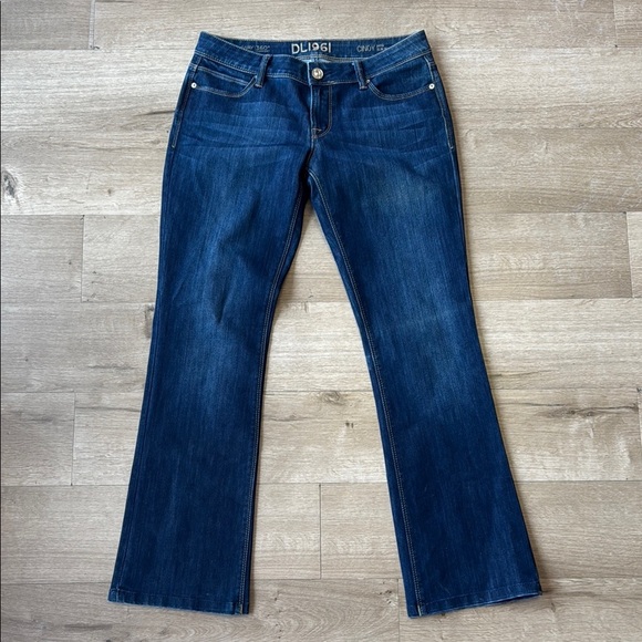 DL1961 Cindy Petite Slim Boot Jeans.  Women’s size 30.  Like new condition! - Picture 1 of 7